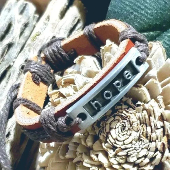 Genuine Leather Handcrafted Hope Affirmation Medium Brown Silver Pewter Bracelet - Picture 2 of 6